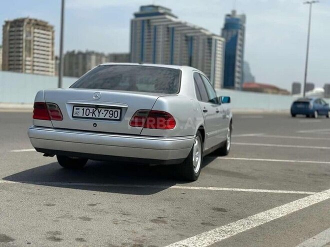 Mercedes E 220 1998, 211,325 km - 2.2 l - Bakı