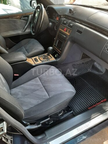 Mercedes E 240 2000, 324,200 km - 2.4 л - Bakı