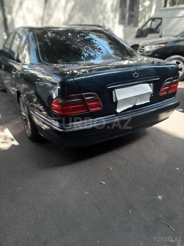 Mercedes E 240 2000, 324,200 km - 2.4 л - Bakı