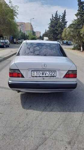 Mercedes E 200 1993, 300,000 km - 2.0 л - Sumqayıt