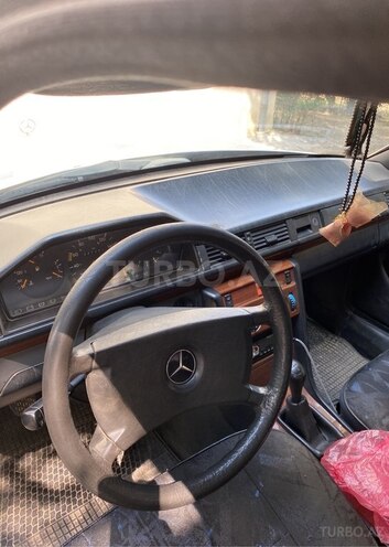 Mercedes E 200 1990, 441,218 km - 2.0 l - Masallı
