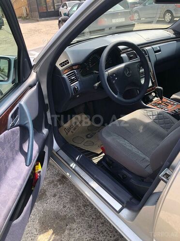 Mercedes E 270 2000, 347,000 km - 2.7 л - Bakı