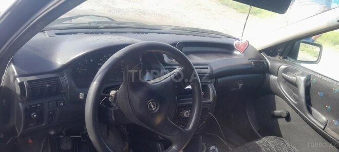 Opel Astra 1994, 285,000 km - 2.0 l - Bakı