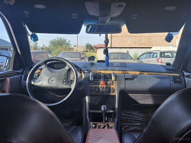 Mercedes E 240 1999, 364,109 km - 2.4 л - Lənkəran