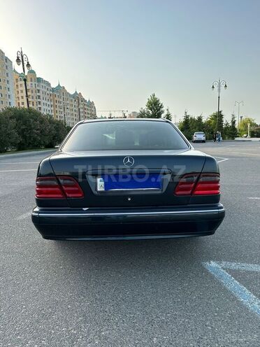 Mercedes E 200 2001, 203,000 km - 2.0 l - Sumqayıt