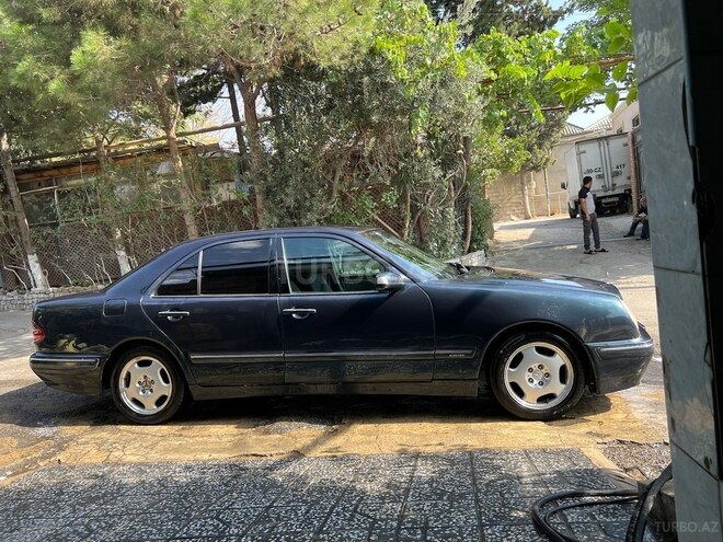 Mercedes E 220 2000, 318,000 km - 2.2 l - Bakı