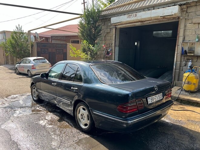 Mercedes E 220 2000, 318,000 km - 2.2 l - Bakı