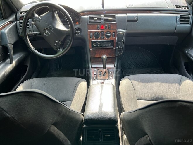 Mercedes E 220 2000, 318,000 km - 2.2 l - Bakı