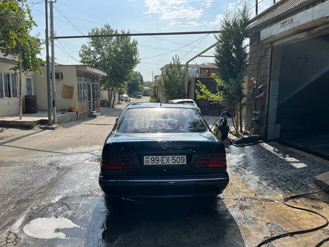Mercedes E 220 2000, 318,000 km - 2.2 l - Bakı