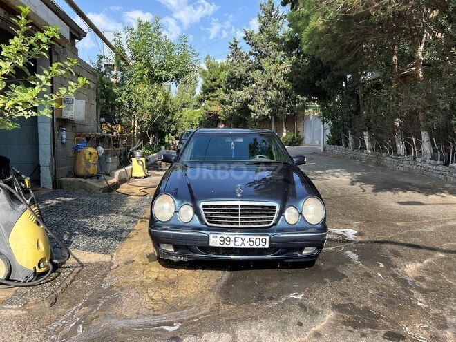 Mercedes E 220 2000, 318,000 km - 2.2 l - Bakı