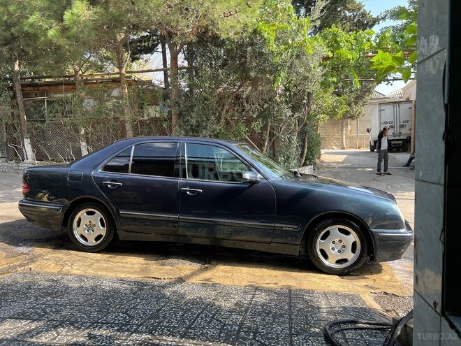 Mercedes E 220 2000, 318,000 km - 2.2 l - Bakı