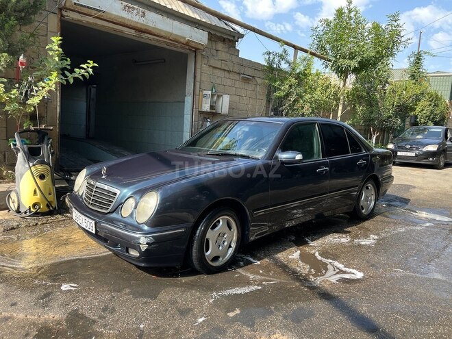 Mercedes E 220 2000, 318,000 km - 2.2 l - Bakı