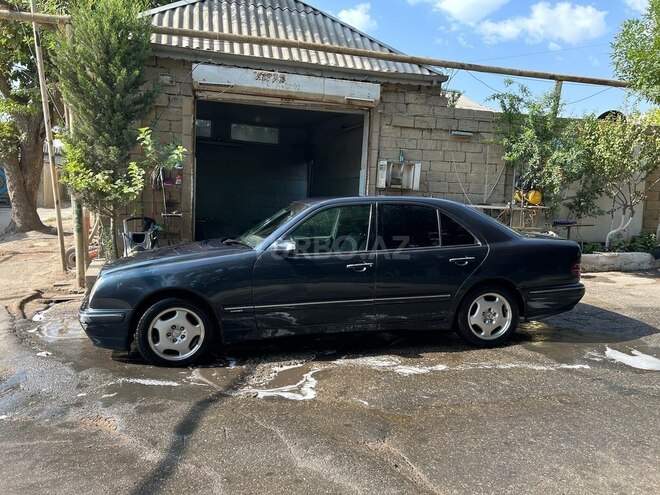 Mercedes E 220 2000, 318,000 km - 2.2 l - Bakı