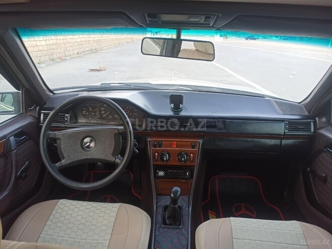 Mercedes E 200 1990, 23,223 km - 2.0 l - Bakı