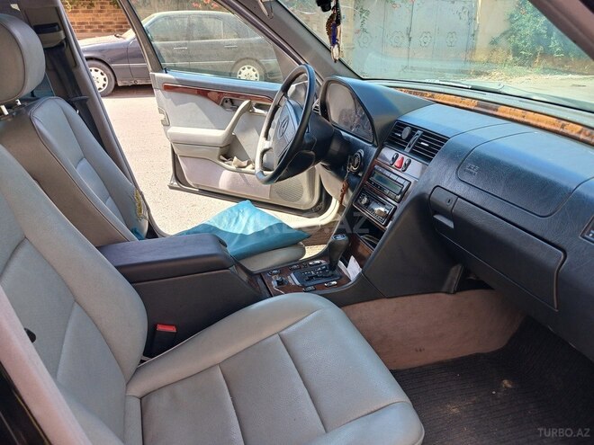Mercedes C 230 1996, 232,740 km - 2.3 л - Sabirabad