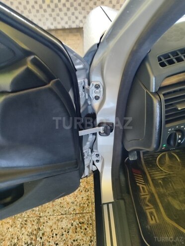 Mercedes E 240 1999, 350,000 km - 2.4 l - Masallı