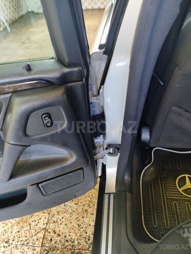 Mercedes E 240 1999, 350,000 km - 2.4 l - Masallı