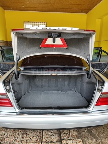 Mercedes E 240 1999, 350,000 km - 2.4 l - Masallı