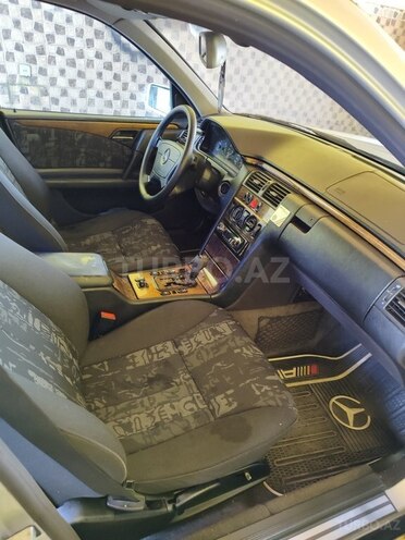 Mercedes E 240 1999, 350,000 km - 2.4 l - Masallı