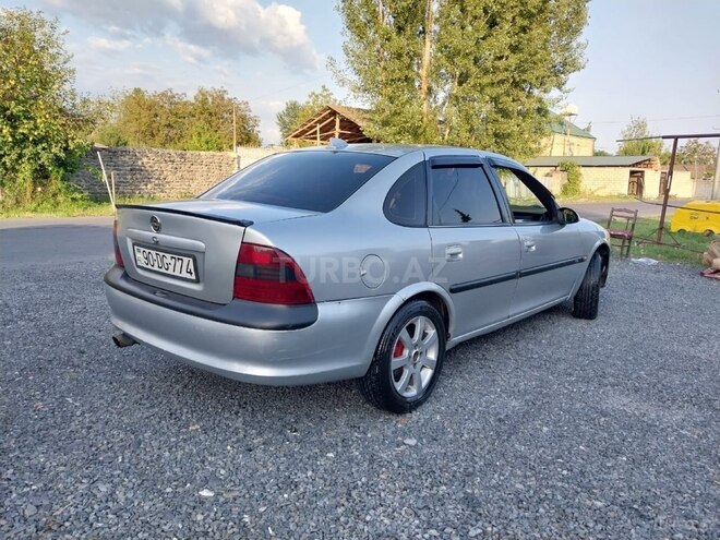 Opel Vectra 1995, 375,253 km - 1.8 l - Zaqatala