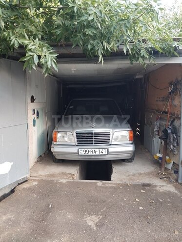 Mercedes E 220 1994, 380,000 km - 2.2 л - Bakı