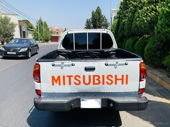 Mitsubishi L200 2013, 193,305 km - 2.5 l - Bakı