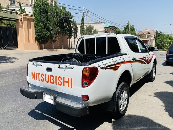 Mitsubishi L200 2013, 193,305 km - 2.5 l - Bakı