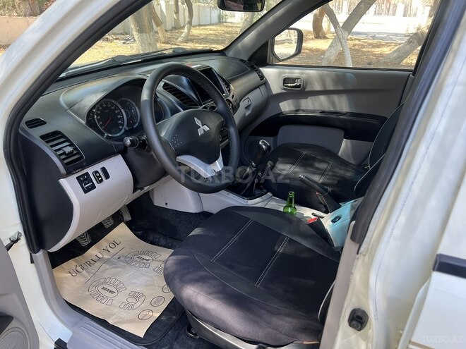 Mitsubishi L200 2013, 193,305 km - 2.5 l - Bakı