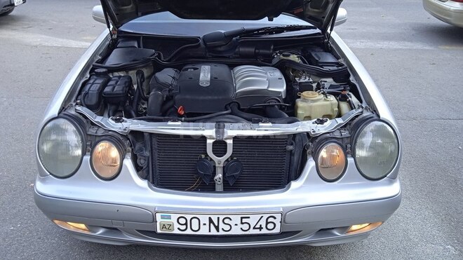 Mercedes E 220 2000, 428,000 km - 2.2 l - Bakı
