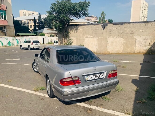 Mercedes E 240 2001, 306,000 km - 2.6 l - Bakı