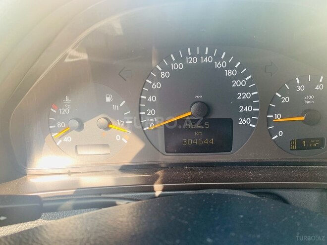 Mercedes E 240 2001, 306,000 km - 2.6 l - Bakı