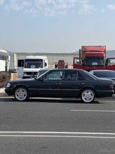 Mercedes E 220 1994, 480,000 km - 2.2 l - Bakı
