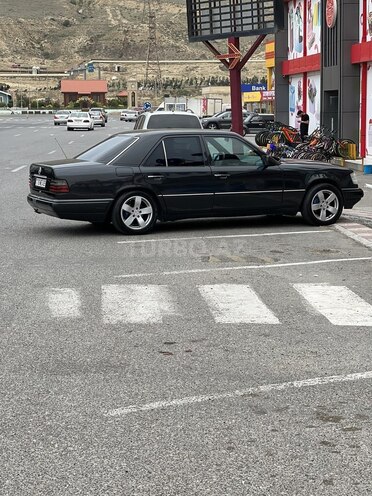 Mercedes E 220 1994, 480,000 km - 2.2 l - Bakı