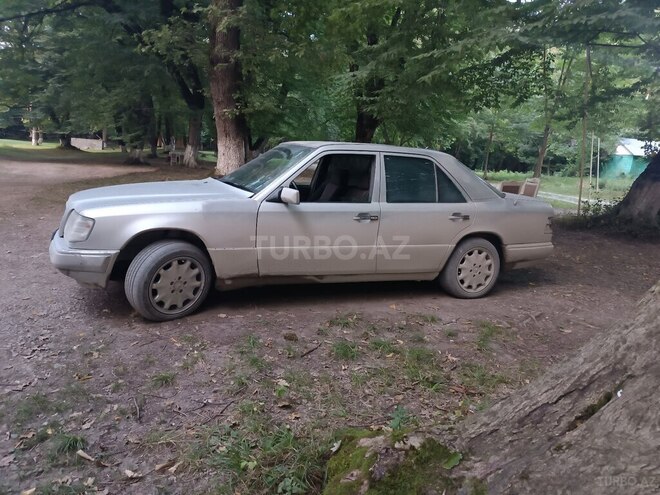 Mercedes E 220 2002, 404,825 km - 2.2 l - İsmayıllı