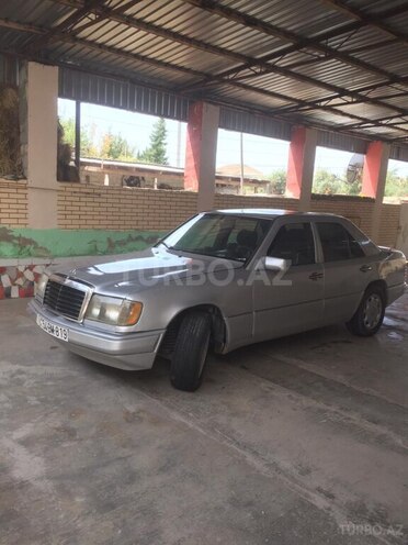Mercedes E 200 1993, 196,000 km - 2.0 l - Saatlı