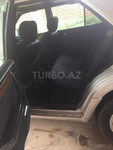 Mercedes E 200 1993, 196,000 km - 2.0 l - Saatlı