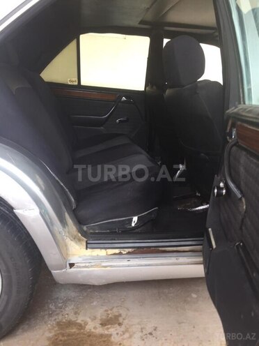 Mercedes E 200 1993, 196,000 km - 2.0 l - Saatlı