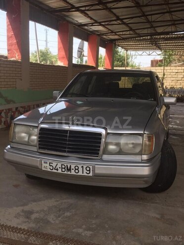 Mercedes E 200 1993, 196,000 km - 2.0 l - Saatlı