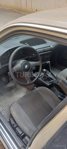 BMW 525 1988, 261,000 km - 2.5 l - Babək