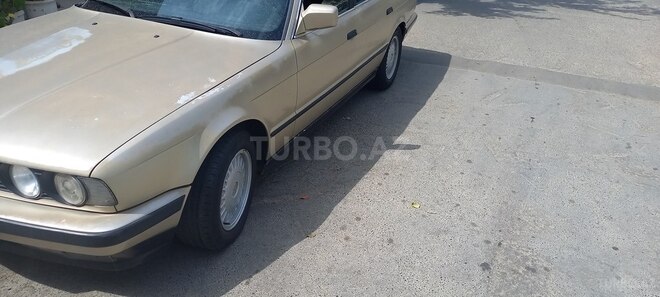 BMW 525 1988, 261,000 km - 2.5 l - Babək