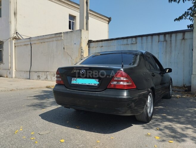 Mercedes C 220 2001, 413,000 km - 2.2 л - Bakı