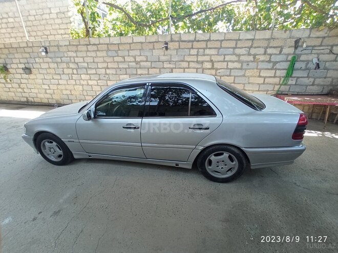 Mercedes C 220 2000, 550,000 km - 2.2 л - Yevlax