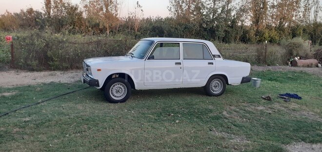 LADA (VAZ) 2107 1998, 25,000 km - 1.6 l - Salyan
