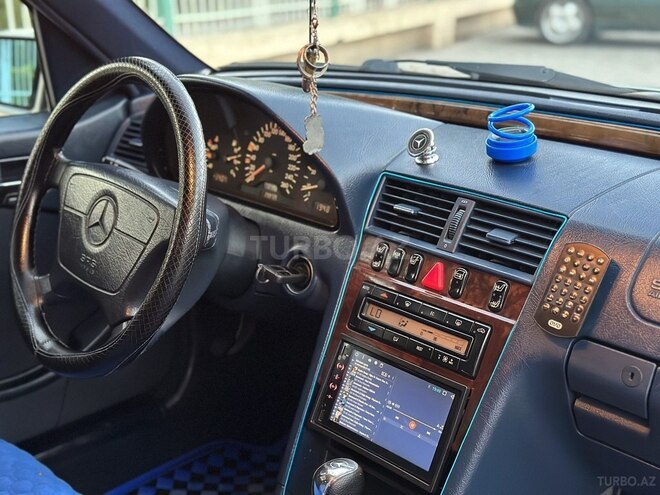 Mercedes C 230 1997, 300,000 km - 2.3 l - Sabirabad