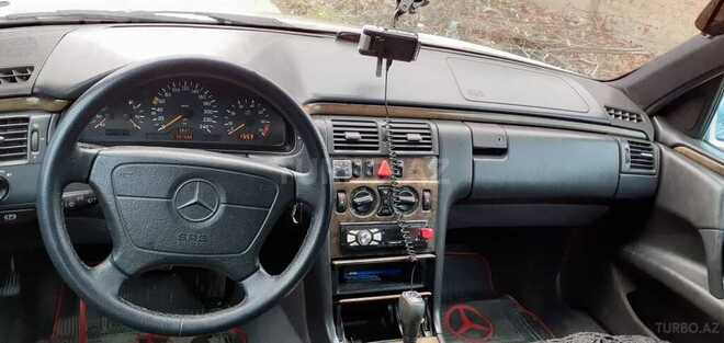 Mercedes E 230 1996, 286,000 km - 2.3 l - Qusar