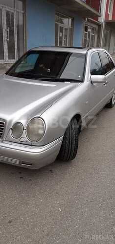 Mercedes E 230 1996, 286,000 km - 2.3 l - Qusar