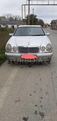 Mercedes E 230 1996, 286,000 km - 2.3 l - Qusar