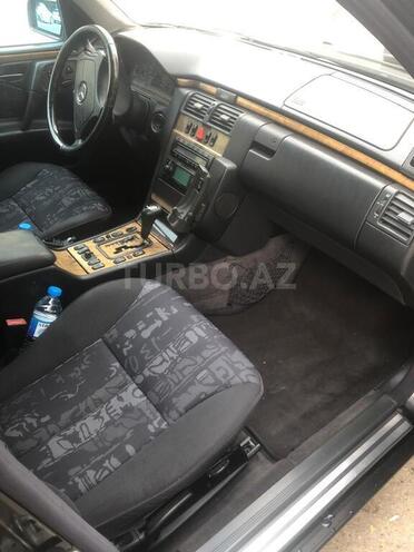 Mercedes E 280 1999, 360,000 km - 2.8 l - Bakı