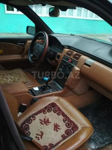 Mercedes E 230 1997, 365,000 km - 2.3 l - Şəki