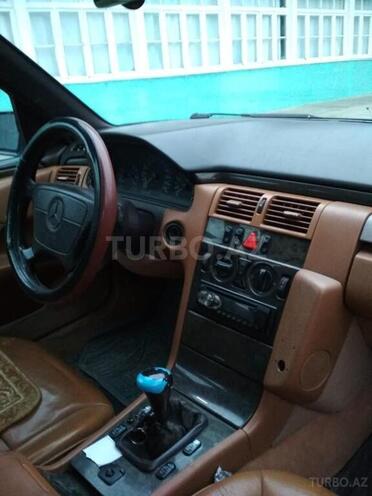 Mercedes E 230 1997, 365,000 km - 2.3 l - Şəki